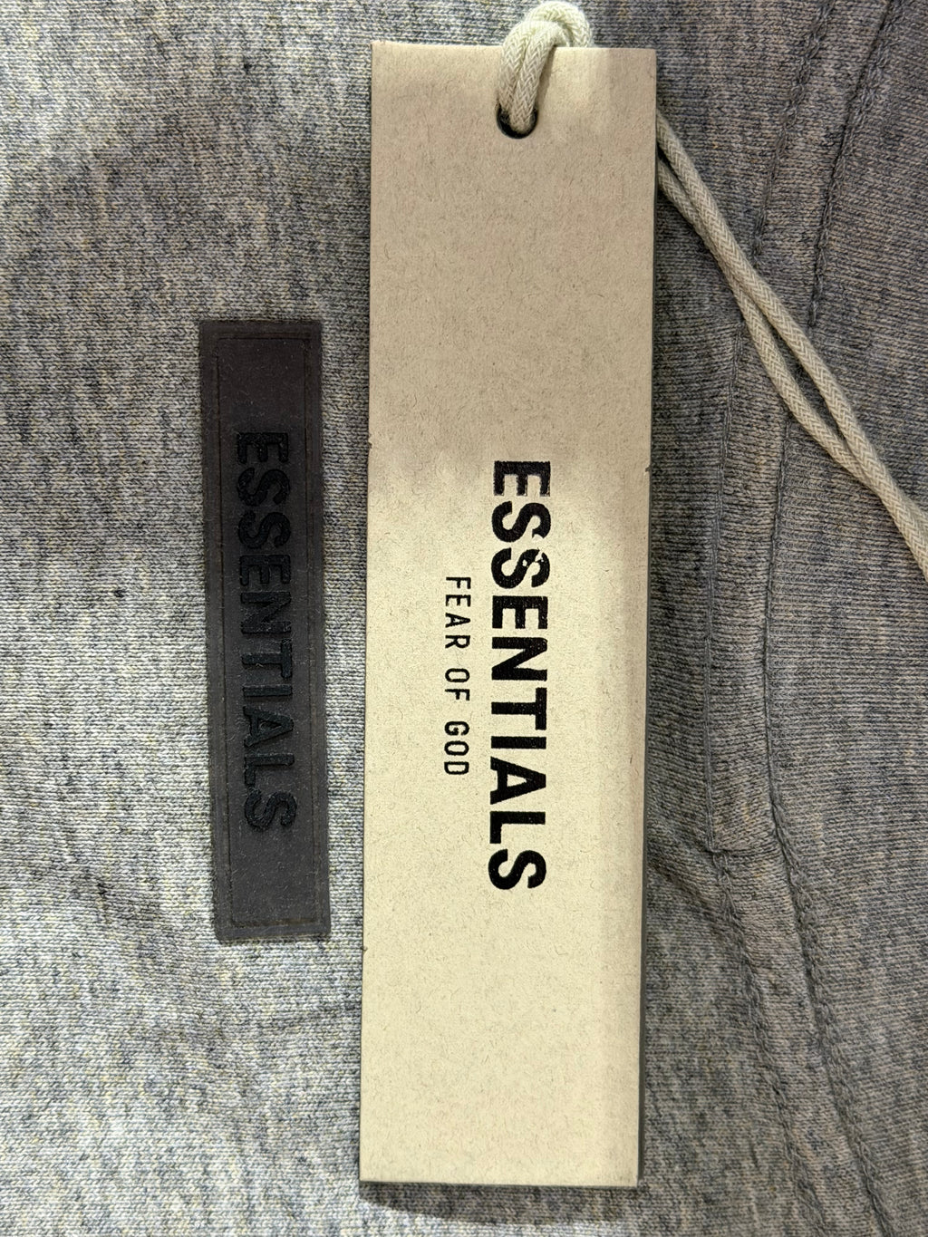 Essentials Gris oscuro