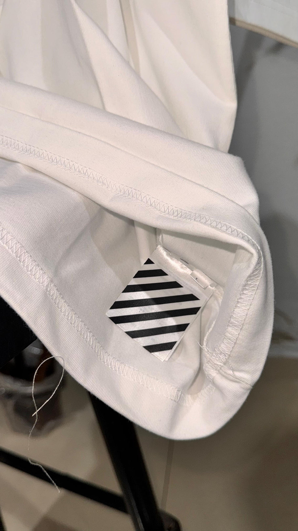 Off White logo back